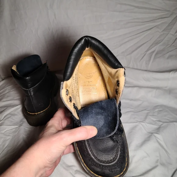 Dr Martens vintage late 80s or early 90s black leather boot. Sz 3UK, sz 5 US. - Picture 8 of 12